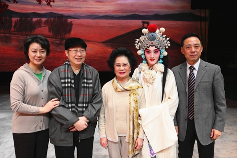 (从左往右)李胜素,张春孝,刘秀荣,朱虹,于魁智