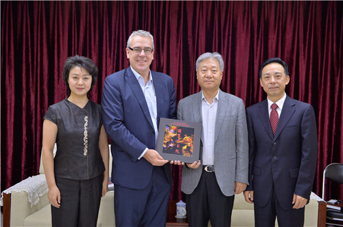 澳大利亚维多利亚州政府代表到访国家京剧院