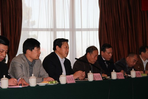 当前位置: 首页 > 通用栏目       在座谈会上,杨金镜