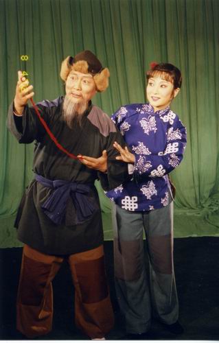 1958年范钧宏根据同名歌剧加以改编,中国京剧院李少春,杜近芳,袁世海