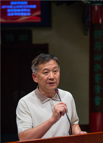 党委书记宋晨主持会议副院长,艺术指导于魁智简要通报了京剧表演专业