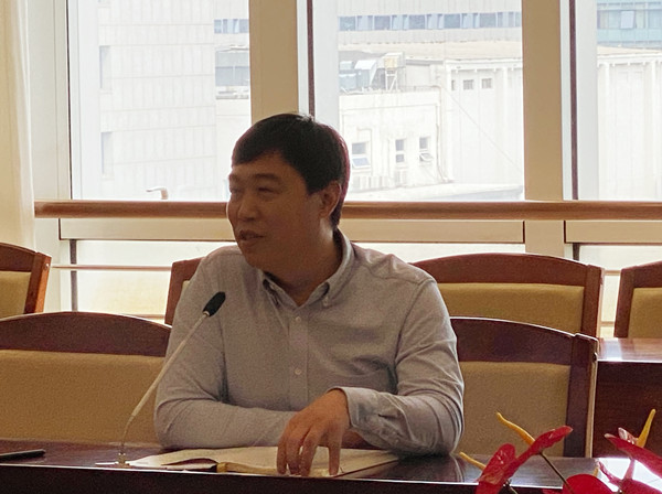 党委书记、副院长张亚峰发言